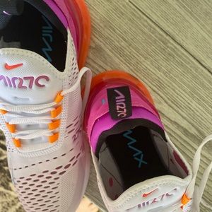 Air max 270  size 91/2 
Worn 2 times like new!